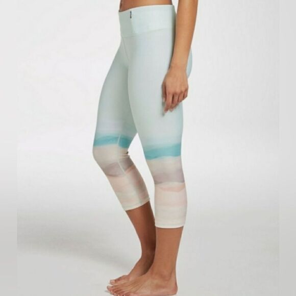 Calia by Carrie Underwood desert landscape mid rise capri active leggings size M - Picture 2 of 8
